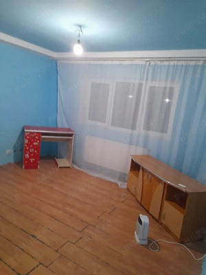 inchiriez camera la curte