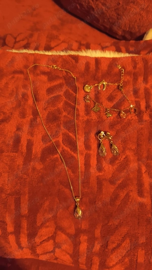 Set de bijuterii din 3 piese cercei, colier și brățară 