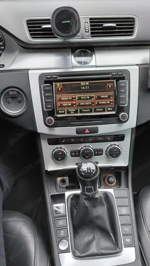 Vand VW Passat B7 Highline Berlina 2.0 TDI manuală - imagine 2