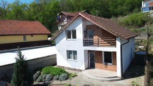 Vilă de vânzare langa lac - Medias