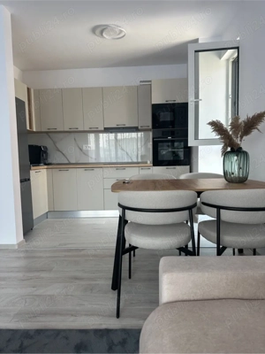 Proprietar vand apartament complet mobilat lux cu 2 camere