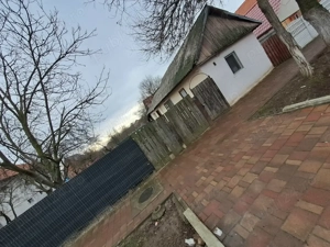 Vând casă mică cu teren mare