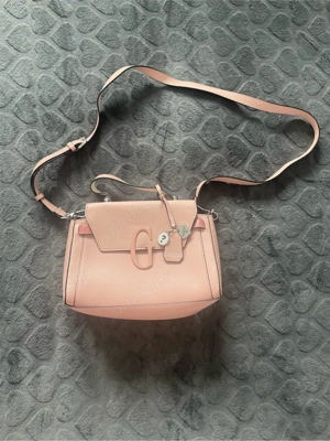 Geanta crossbody roz Guess