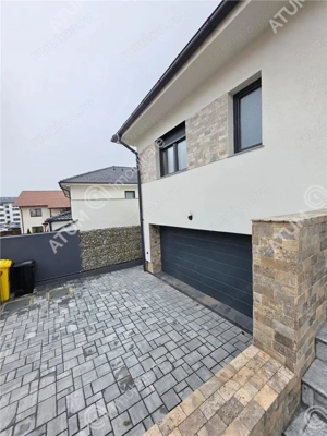 Casa individuala cu 4 camere si curte libera de 330 mp in Selimbar - imagine 2