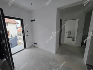 Casa individuala cu 4 camere si curte libera de 330 mp in Selimbar - imagine 15