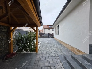 Casa individuala cu 4 camere si curte libera de 330 mp in Selimbar - imagine 7