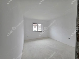 Casa individuala cu 4 camere si curte libera de 330 mp in Selimbar - imagine 12