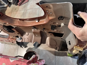 aripa dreapta spate haion/portbagaj usita/capac rezervor dacia jogger - imagine 10