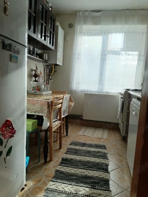 vand apartament, etaj 1,zona centrala - imagine 2