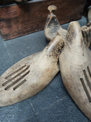 Decor-sanuri vechi din lemn,pt pantofi ghete.