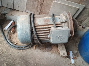 vând ccircular făcut din cadru de metal 