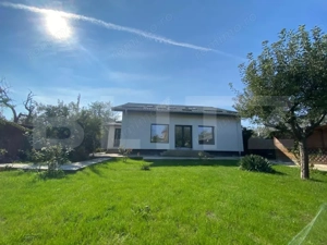 Proprietate 2 case, 223 mp, teren 1.676 mp, zona Lupeni - imagine 2