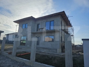 Vila 4 camere, 147 mp, zona Hlincea - imagine 2