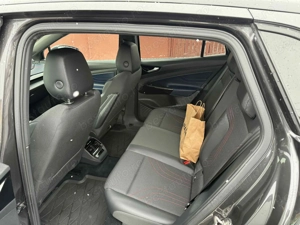 Volswagen ID 4 electric 4x4 GTX 300 cp, proprietar de noua - imagine 5