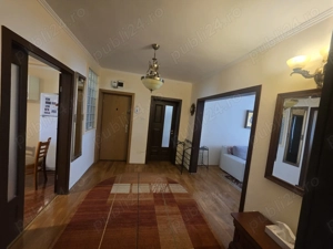 Vand apartament 4 camere cu garaj Piata Centrala