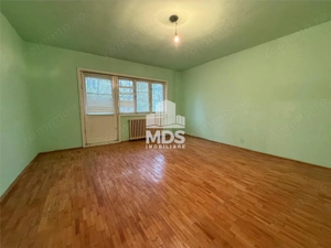 Decomandat la etajul 1, model mare aproape de centru