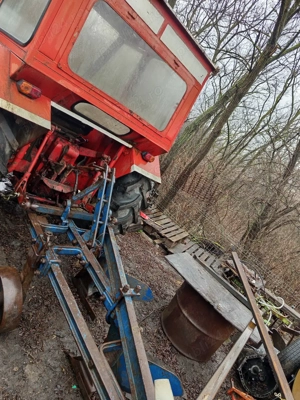 Vând tractor international  - imagine 5