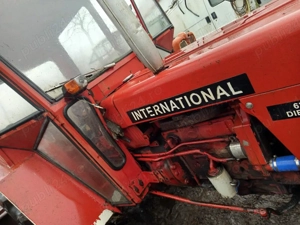 Vând tractor international 