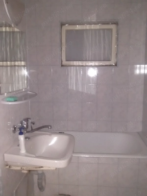 Apartament 3 camere, etaj 2 4, centrală proprie, zonă centrală - lângă Primărie - imagine 2