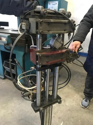 Vând Alimentator pneumatic IGOL 200x300 pentru deservirea Presei