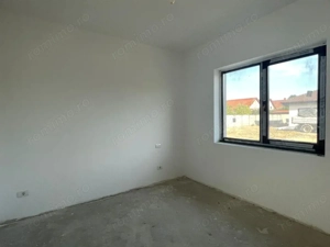 Duplex pe parter 4 camere - Mosnita Noua - imagine 8