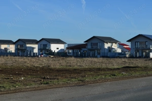 Loturi de teren cu acces din bulevardul principal