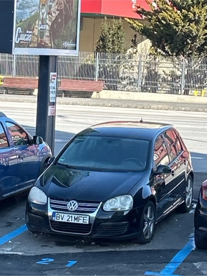 Titlu: VW Golf pentru dezmembrări   complet, motor schimbat Preț: 1.700 lei (negociabil)