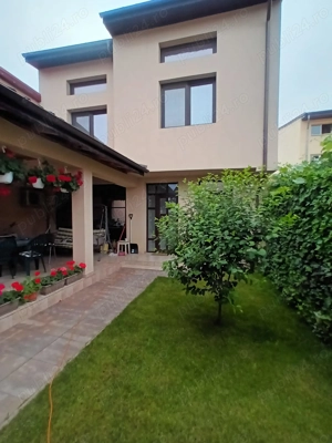 Deosebit Proprietar vând vilă giulesti sector