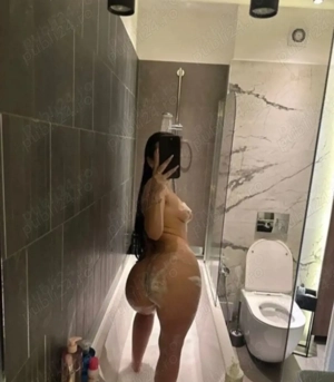 buna sunt brunet  26 de ani va aștept la mine  te pup beszélek magyarul 