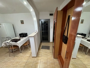 Apartament 2 camere decomandat - Etaj 3 (zona Independenței   Biserica Nouă) - imagine 2