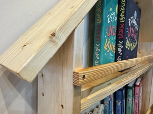 Biblioteca tip Montessori din lemn - raft pentru carti copii