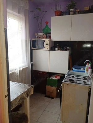 Garsonieră spațioasă DE VÂNZARE ( zona Micro 1 -peste Luncoi , Brad) - imagine 3