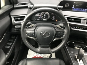 LEXUS UX300e Business - imagine 17