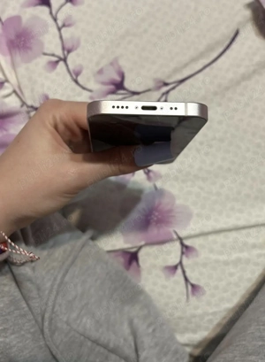 iphone 15 roz - imagine 3