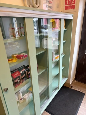 Vand mobilier pentru magazin