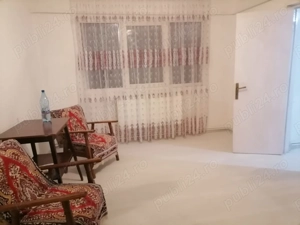 Închiriez apartament cu două camere pe strada Luceafărului nr 7.