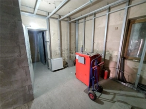 Oravita, Spatiu Com. (Apartament) 89MP, Zona Centrala, Pret Negociabil - imagine 12