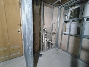 Oravita, Spatiu Com. (Apartament) 89MP, Zona Centrala, Pret Negociabil - imagine 16