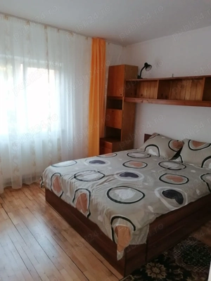 Închiriez apartament 2 camere PB , decomandat,zona Nufărul. - imagine 2