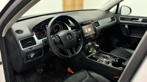 ** Volkswagen Touareg ** - imagine 14