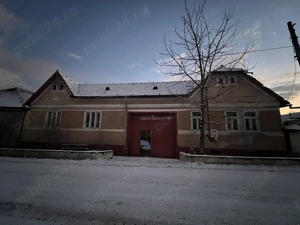 Casa tradițională cu cerdac și mult teren. 7200 mp 