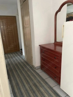 Apartament 3 camere decomandate în Ștei de vânzare, împreună cu garaj - imagine 3