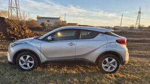 Toyota C-HR Hybrid 1.8, 2019   Economic, fiabil, ideal pentru oraș - imagine 2