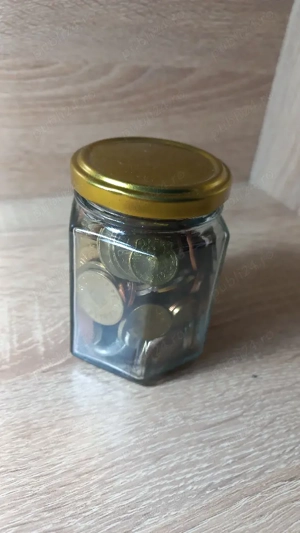 Vând borcănel cu monezi 