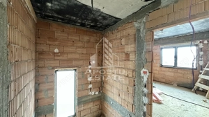 Jumatate de duplex de vanzare cu 5 camere, Dumbravita - imagine 2