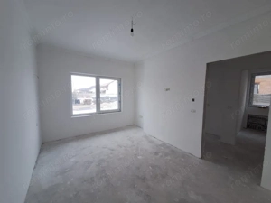 Duplex cu 5 camere, 3 bai - izolat fonic - Sacalaz - imagine 14