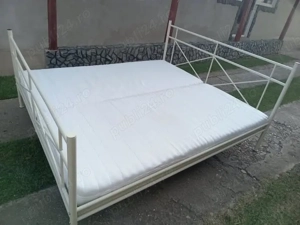 Pat din metal de vânzare 