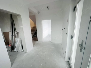 Duplex zona foarte buna- 4 camere si 3 bai - Mosnita Noua  - imagine 5