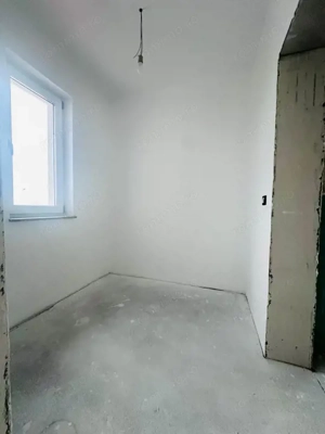 Duplex zona foarte buna- 4 camere si 3 bai - Mosnita Noua  - imagine 10