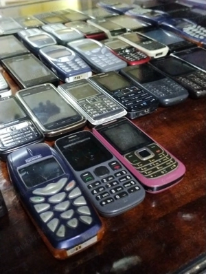 vand diverse telefoane funcționale  